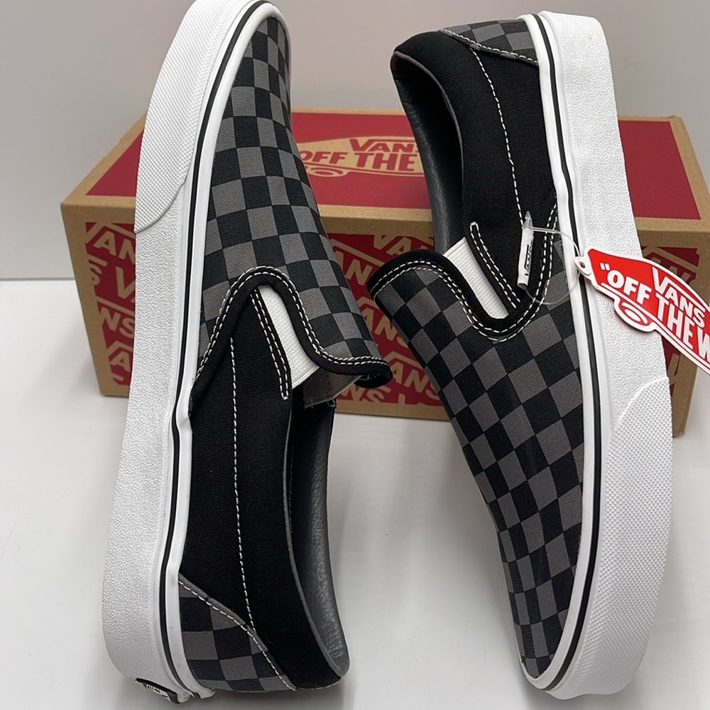 Vans Men’s Classic Slip-On Black/Pewter Checkerboard
VN000EYEBPJ
Sneakers - Picture 9 of 16